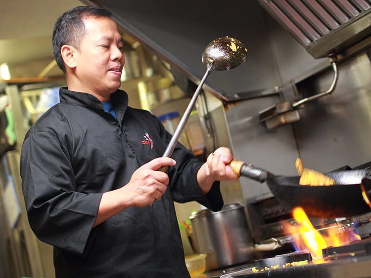 アグース・ウィアント 氏