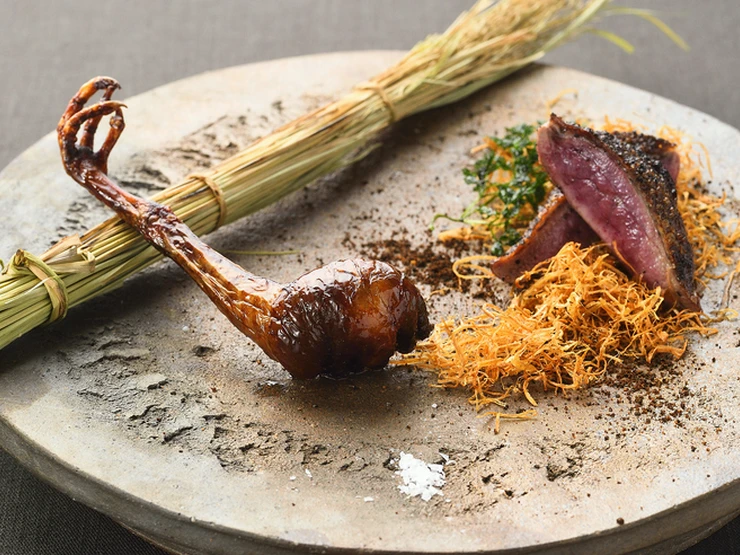 小鳩：胸肉 台湾香辛料≪馬告≫焼き／腿肉 五香脆皮仕立て