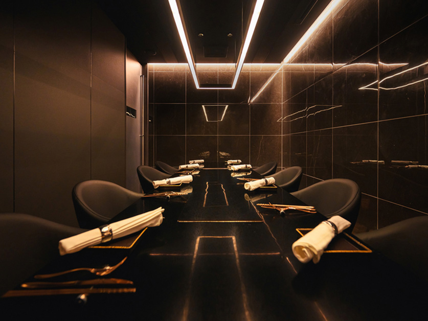 USHIGORO S.　NISHIAZABU